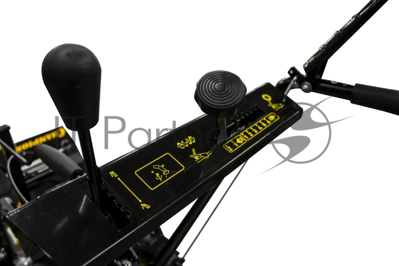 Снегоуборщик Champion ST655 6,5лс 56см 6F/2R колеса 3,6л 57кг руч.стартер