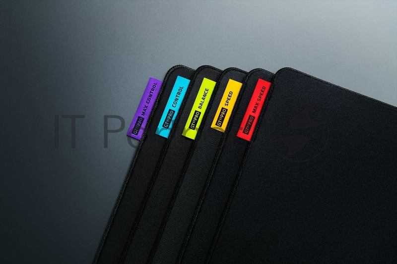 Игровой коврик для мыши Razer Gigantus V2 Pro L - Max Control Mousepad/ Razer Gigantus V2 Pro L - Max Control Mousepad