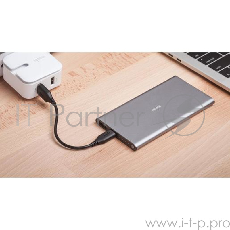 Портативный аккумулятор Moshi IonSlim 5K. Емкость 5150 мАч. Сила тока 2,4А. Встроенный Lightning на USB кабель. Цвет серый.