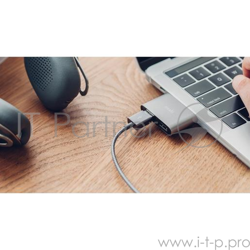 Адаптер Moshi USB-C to Dual USB-A. Цвет серый.