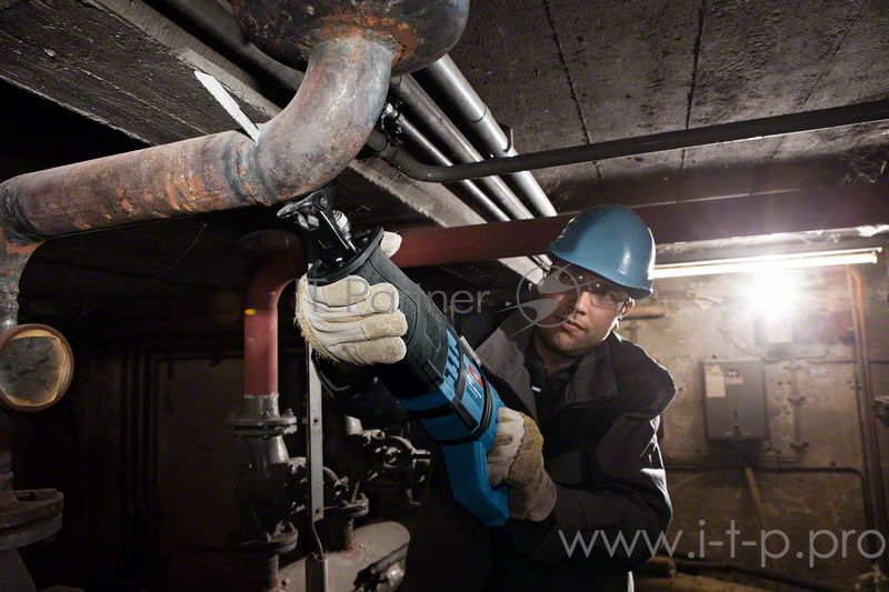 Пила Bosch GSA 1300 PCE Пила лезвийная 060164E200 {1300 Вт, 250мм по дереву, раб.ход19мм, 0-2800об/мин, 4кг, кейс}