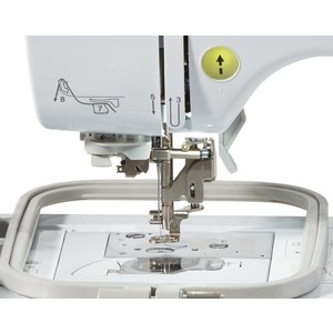 Вышивальная машина Brother innov-is M230E белый