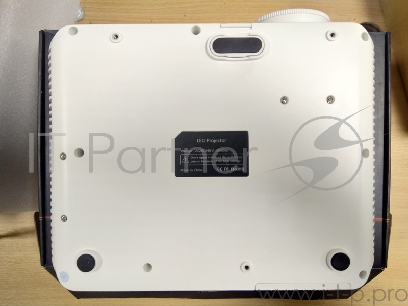 Проектор Keystone led projector home theatre (421-58952762). 1280х800. 16: 10 / 16: 9 / 4:3. 4200 лм. HDMI, USB, VGA, АV, IN, RCA, аудиовход, TV. 210 ВТ. Audio OUT, Bluetooth 4.0 выход.