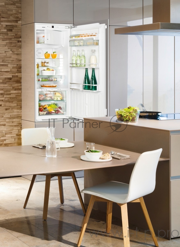 Встраиваемый холодильник Liebherr Встраиваемый холодильник Liebherr/ .139.7x56x55см, 196/20, зона свежести 59л, однокамерный, верхняя морозильная камера