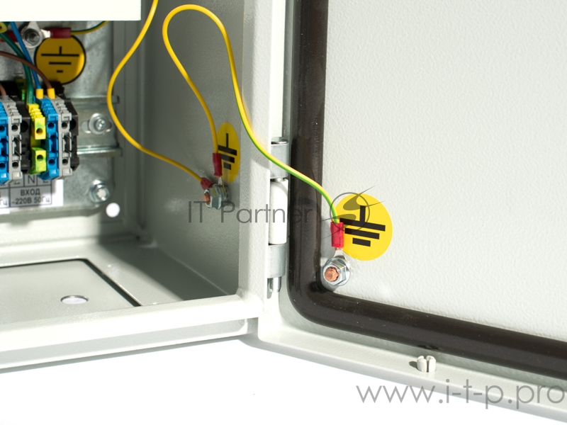 ИБП SKAT-UPS 600 220В 450Вт 2 АКБ внешние. On-Line синусоида корпус IP65