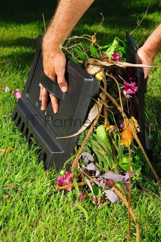 Пластиковый компостер KETER MEGA 650 л