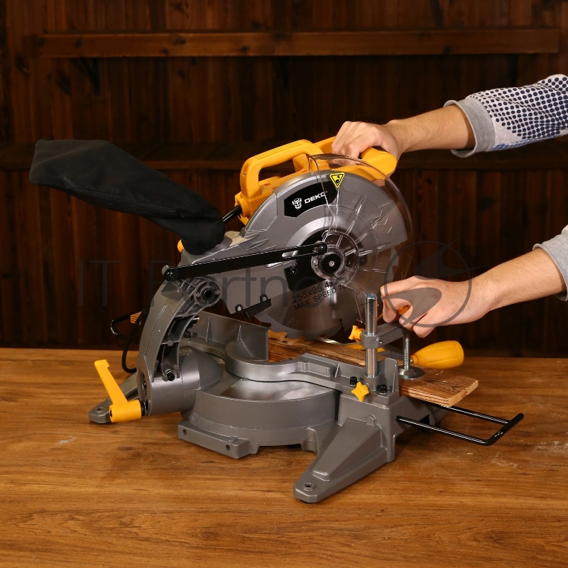 Торцовочная пила Deko DKMS2000-255 Laser 2000Вт 5000об/мин d=255мм