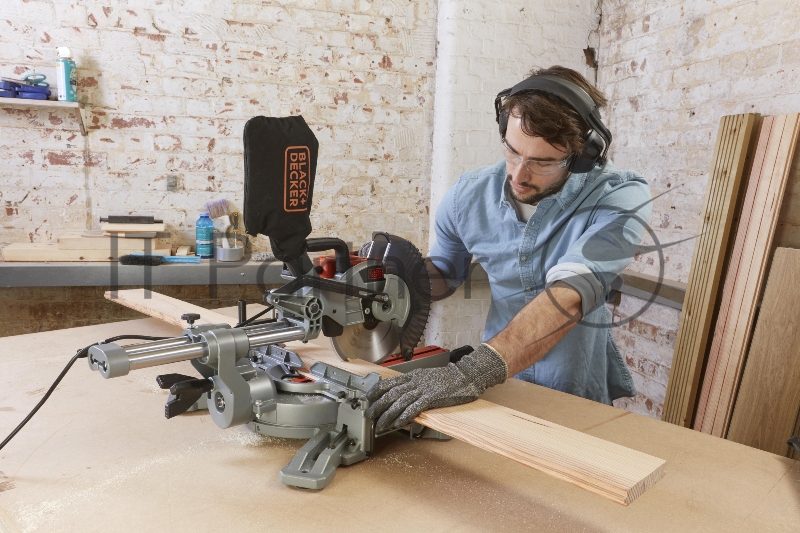 Торцовочная пила Black+Decker BDKITBES7002D 1600Вт 4800об/мин d=216мм