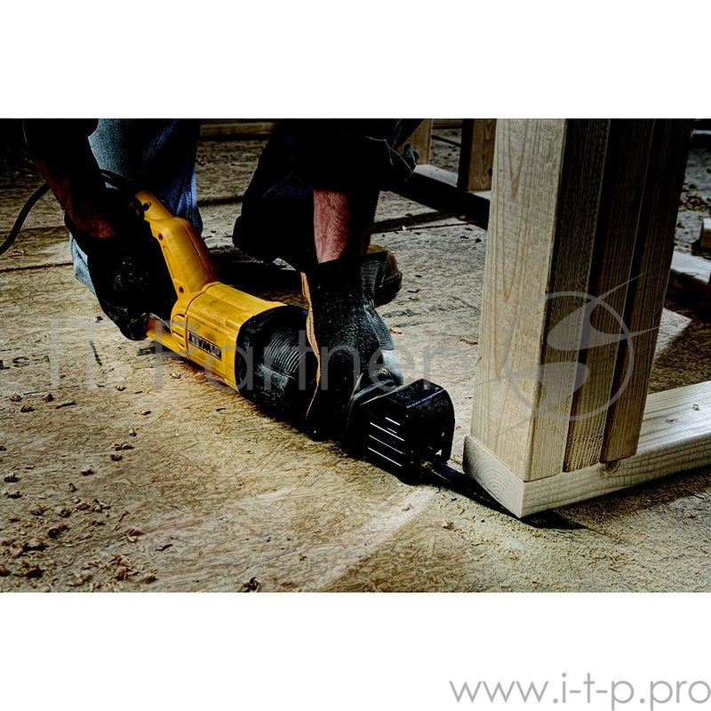 Сабельная пила DeWalt DWE305PK-QS 1100Вт 2800ход/мин