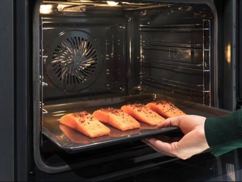 Духовой шкаф Электрический Electrolux EOB7S31Z черный