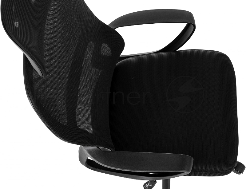 Кресло руководителя Бюрократ Wise черный сетка/ткань с подголов. крестов. пластик