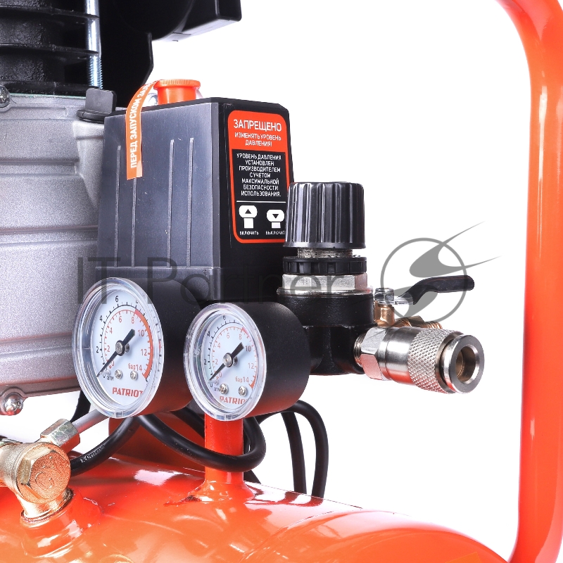 Компрессор Patriot поршневой масляный EURO 24-240K2, 240 л/мин, 8 бар, 1500 Вт, 24 л, быстросъемный 1/4 + елочка, набор пневмоинструмента KIT 5C