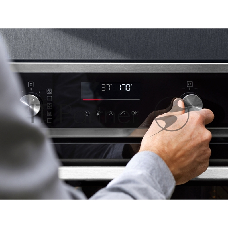 Встраиваемый духовой шкаф Electrolux COF6P76BX, Электрический духовой шкаф с конвекцией, объем 65 л, утапливаемые переключатели, 9 режимов, автопрограммы, очистка пиролитическая, 3 стекла в дверце, направляющие проволочные + телескопические (1 уровен